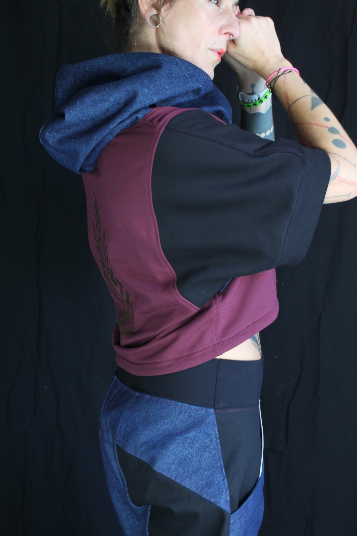 IBASHO 🖤💙🧡💚 A26 Crop fat Capuche TM