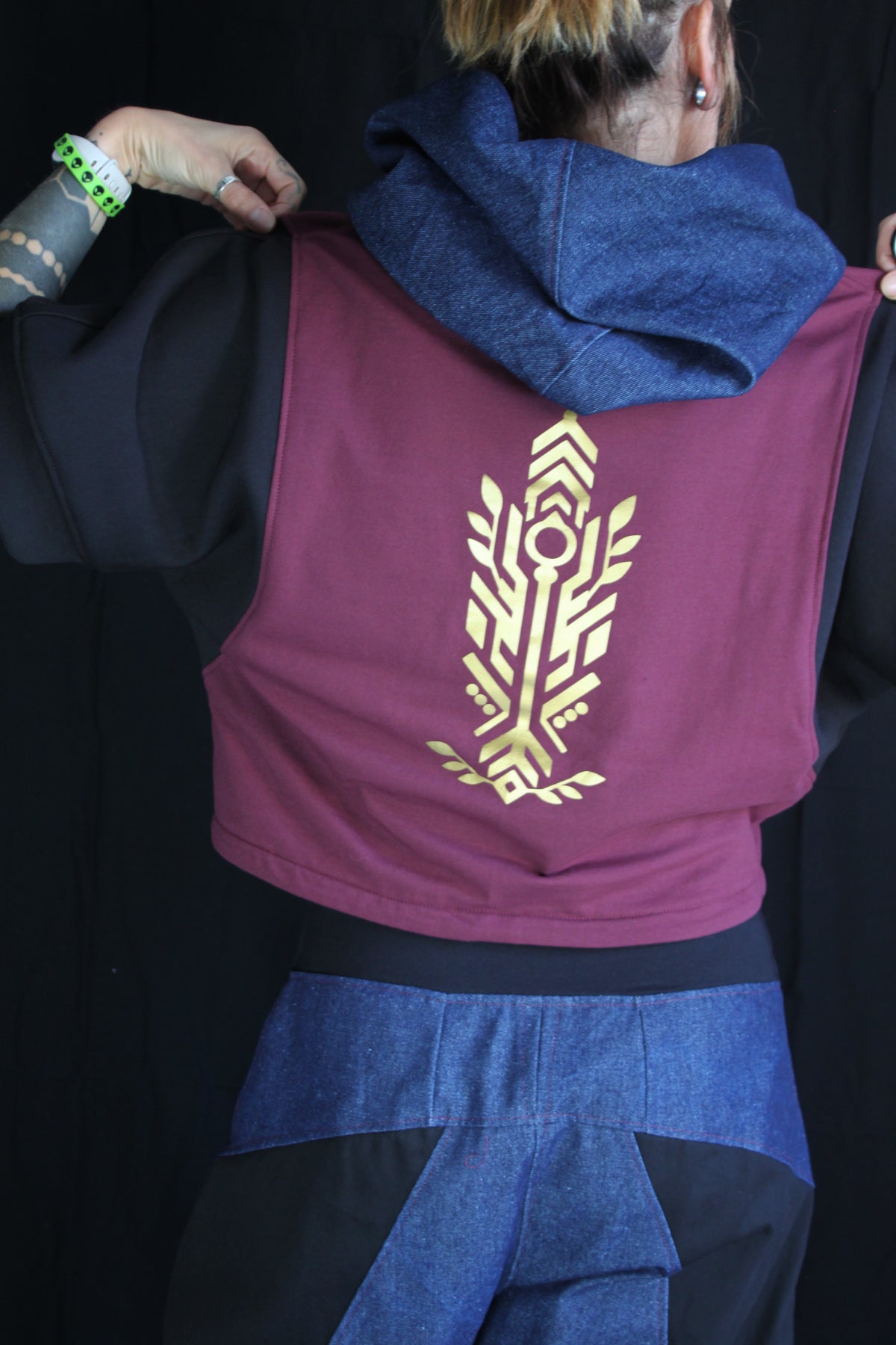 IBASHO 🖤💙🧡💚 A26 Crop fat Capuche TM