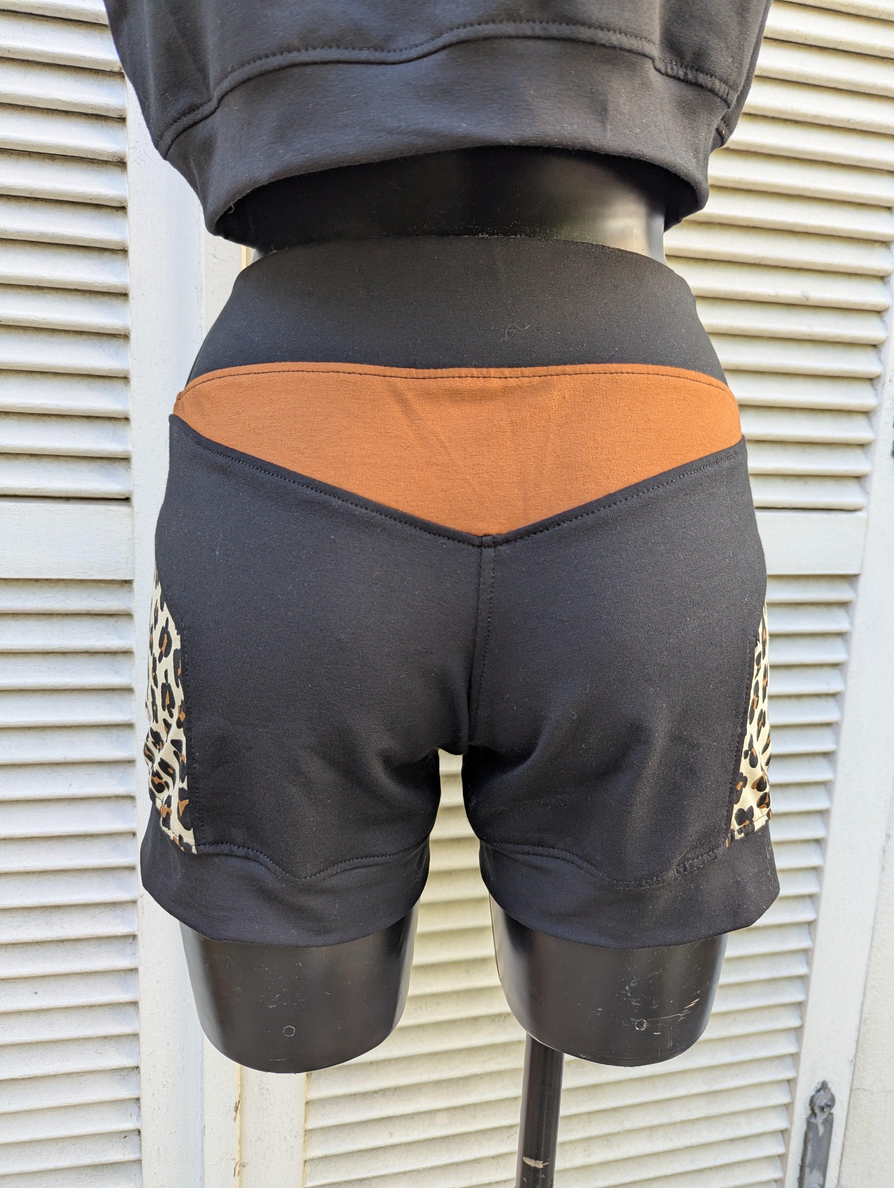 Short E20 TS/M Leo