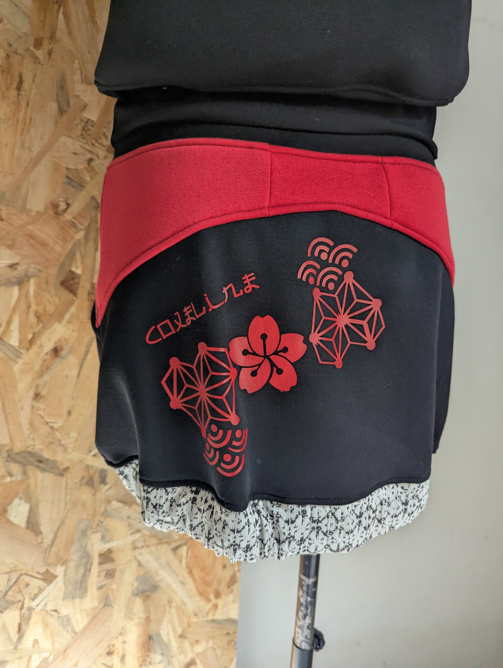 Ōkini P26 Combo Tee-Shirt Sweater "FuKuo" TM + Jupe  "KonBa" TM ( Petit L)