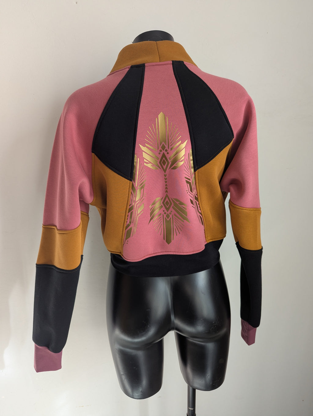 A26 🧡🩷🖤🍁👽🍁🖤🩷🧡 Sweat Court TM