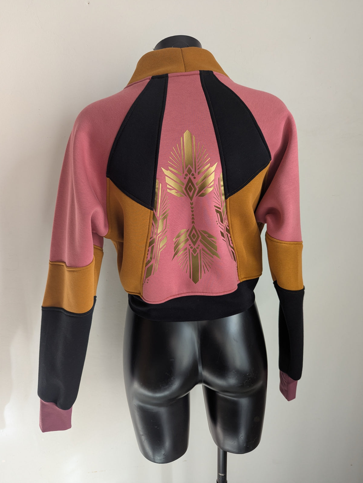 A26 🧡🩷🖤🍁👽🍁🖤🩷🧡 Sweat Court TM