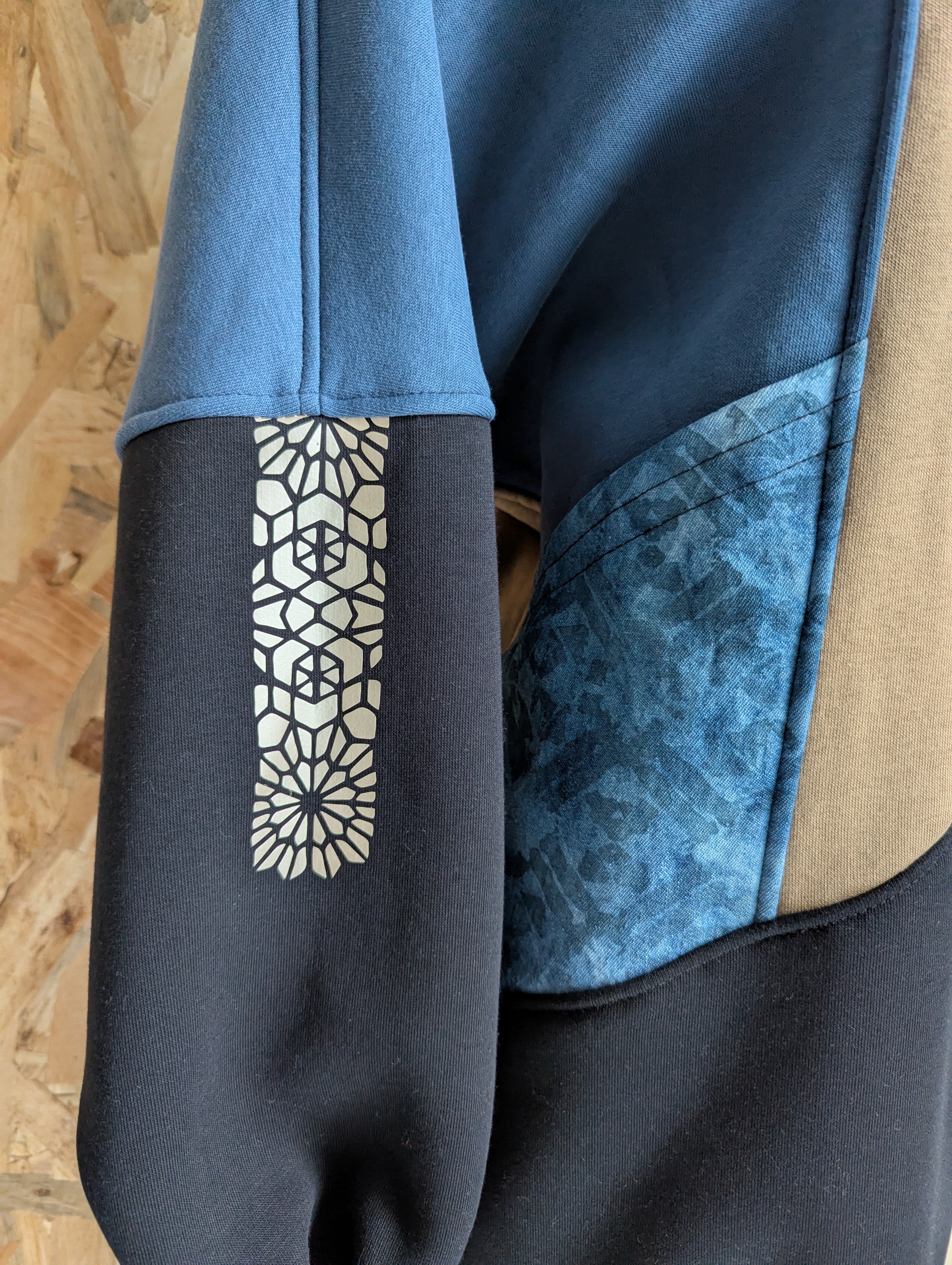KijiBato Blue P26 Sweat/Tunique échancré  ( ᗷᗩᔕ丅ᗴ丅 A25) TM/L