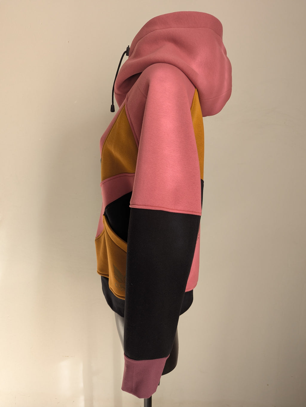 A26 🧡🩷🖤🍁👽🍁🖤🩷🧡 Sweat TM