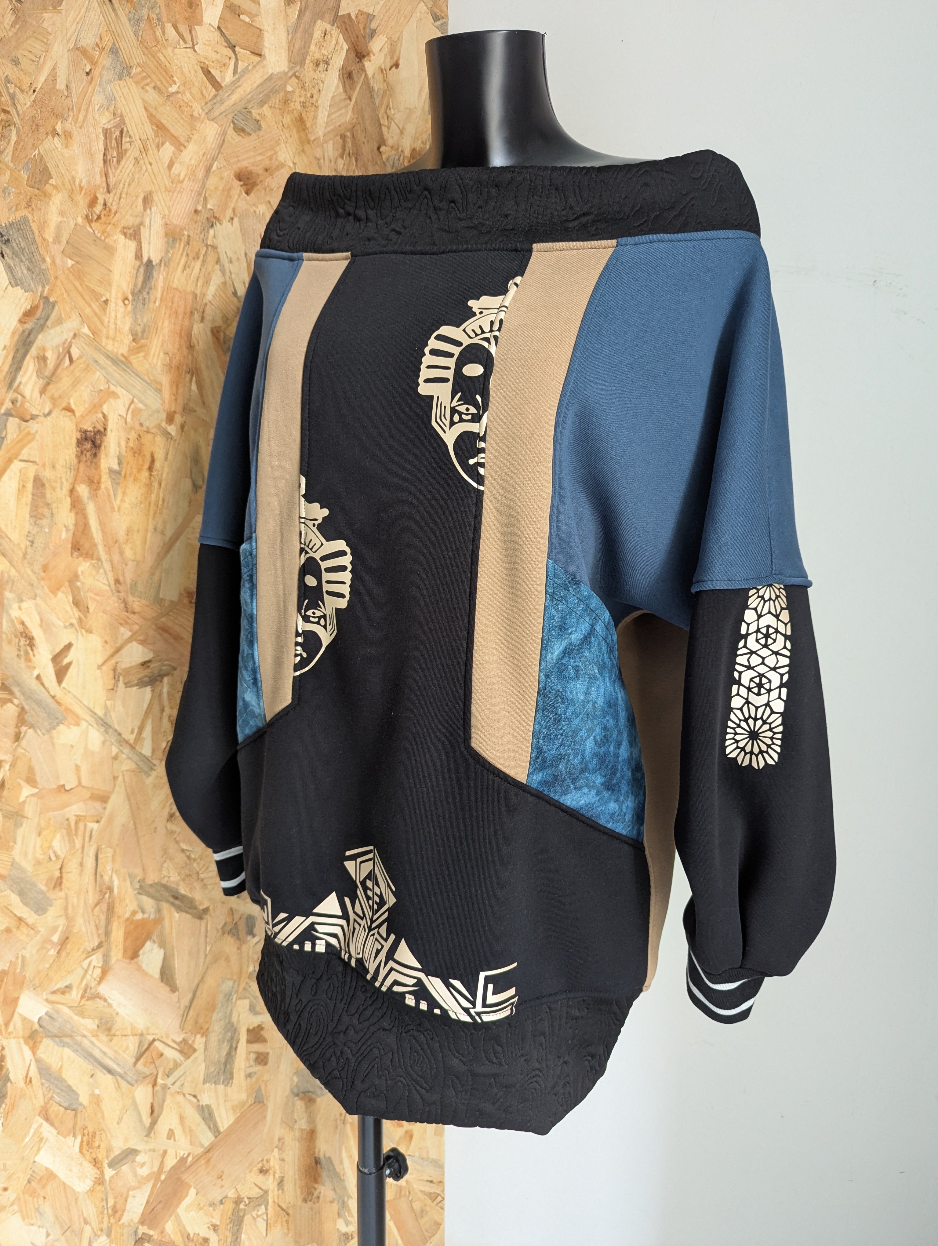 KijiBato Blue P26 Sweat/Tunique échancré  ( ᗷᗩᔕ丅ᗴ丅 A25) TM/L
