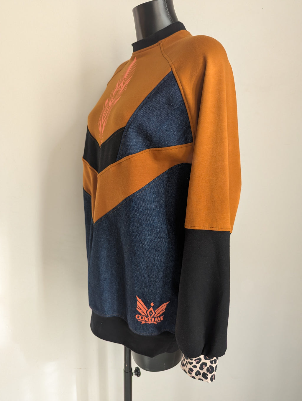 A26 🧡🩷🖤🍁👽🍁🖤🩷🧡 Tee-Shirt Long TM