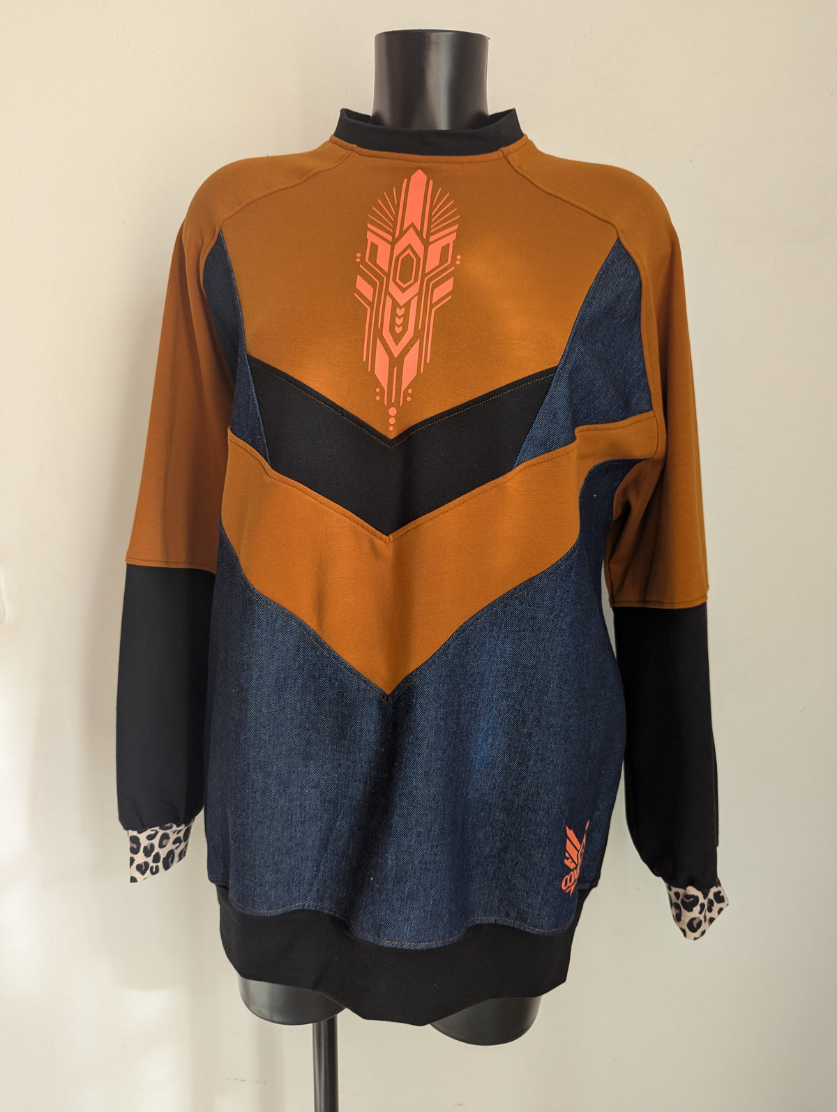 A26 🧡🩷🖤🍁👽🍁🖤🩷🧡 Tee-Shirt Long TM