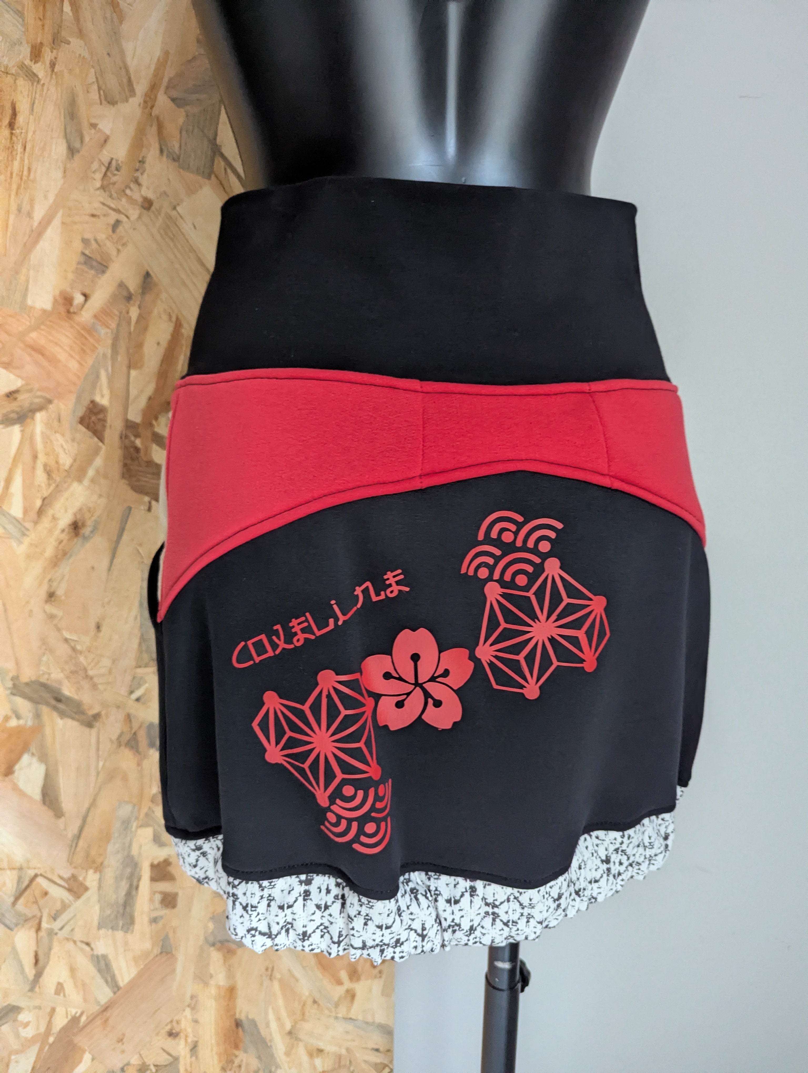 Ōkini P26 Combo Tee-Shirt Sweater "FuKuo" TM + Jupe  "KonBa" TM ( Petit L)