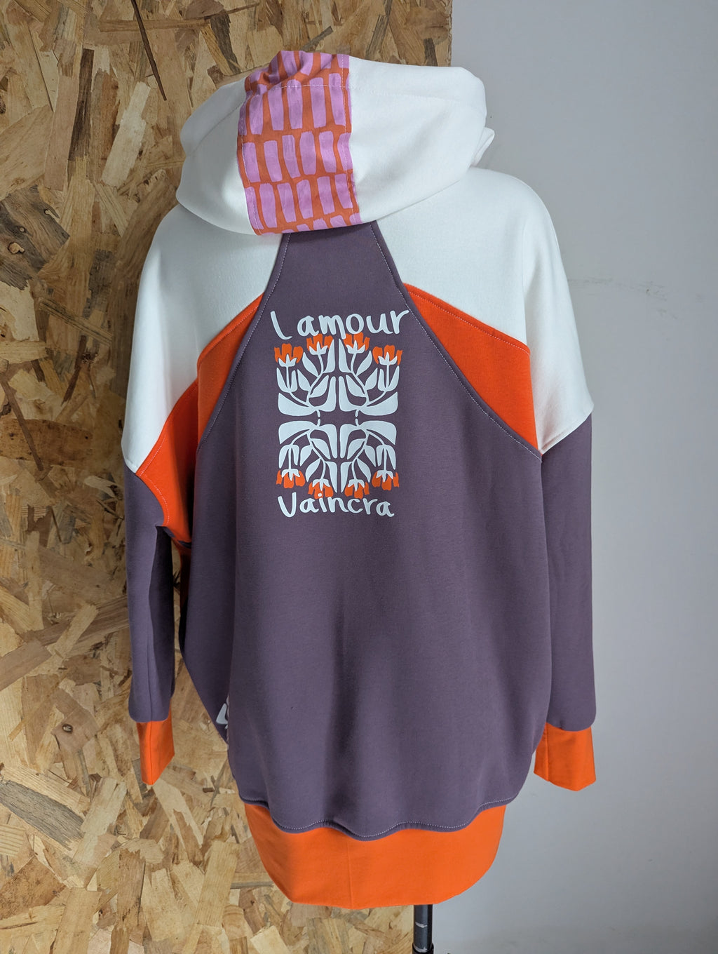 "l'Amour Vaincra" 2.0 P26 Sweat Loose/ Tunique A24 2.0 TM/L