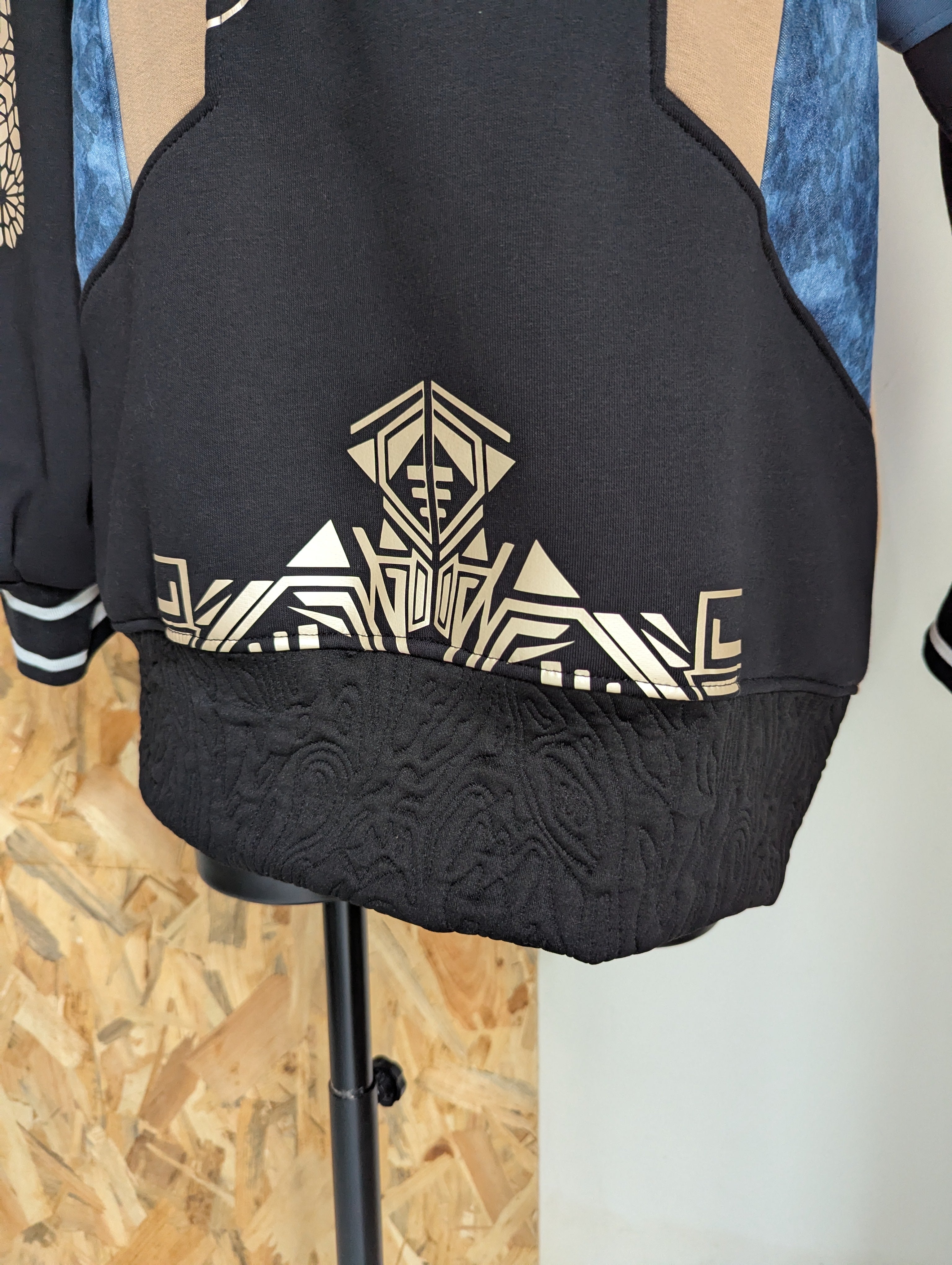 KijiBato Blue P26 Sweat/Tunique échancré  ( ᗷᗩᔕ丅ᗴ丅 A25) TM/L