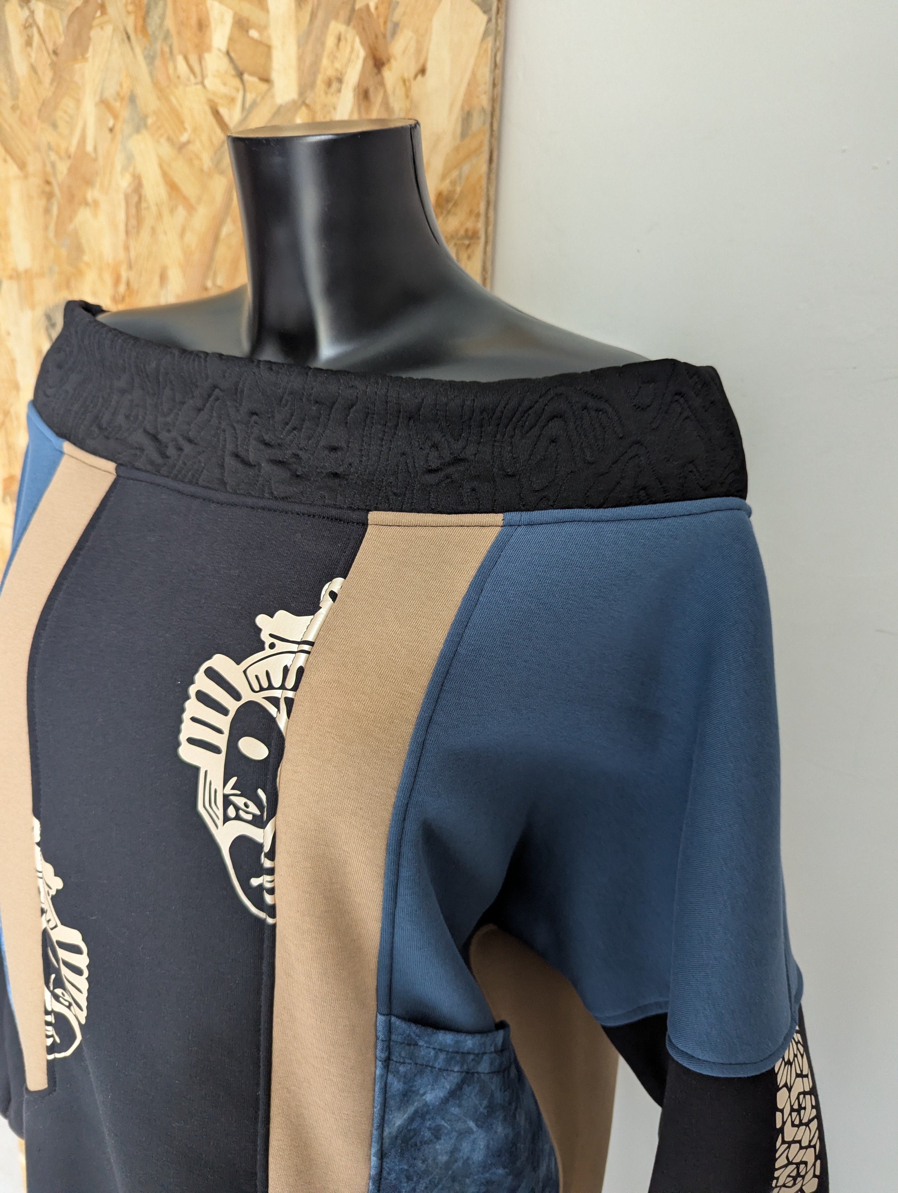 KijiBato Blue P26 Sweat/Tunique échancré  ( ᗷᗩᔕ丅ᗴ丅 A25) TM/L